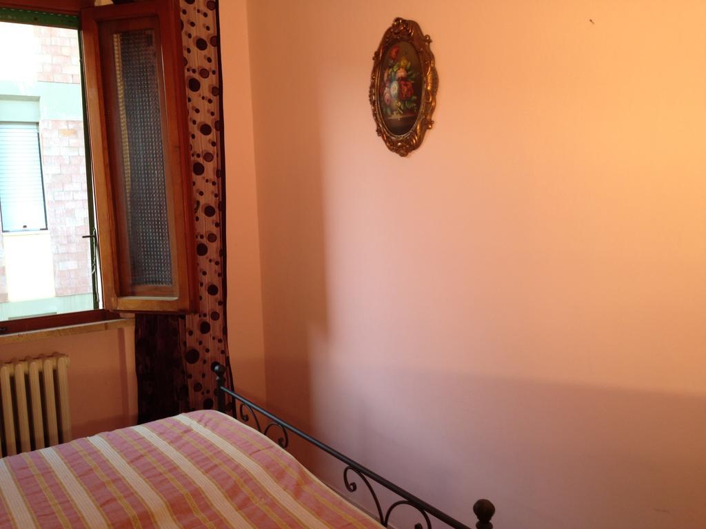 Stanza Bellaria Hotel Pontedera Szoba fotó